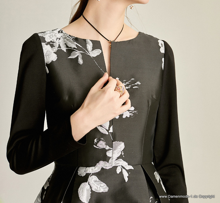 Elegantes Langarm Jacquard  Kleid in Schwarz mit Blumen Wadenlang