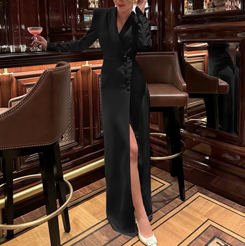 Elegantes Langarm Satin Kleid Darlin in Schwarz mit Knöpfe und Schlitz