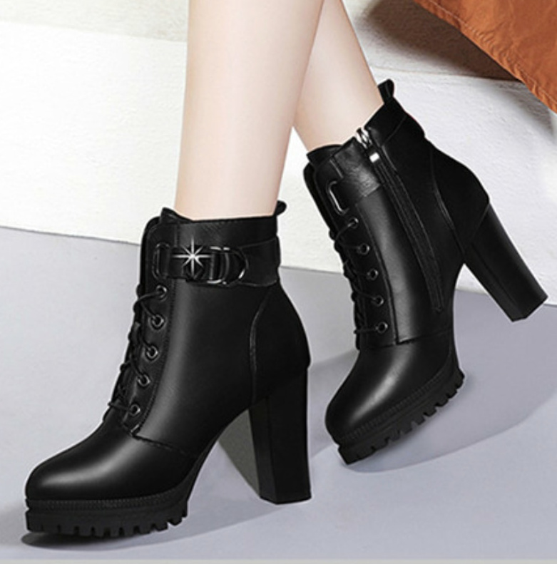 Plateau Chunky Heels Heels Stiefeletten für den Winter in Schwarz