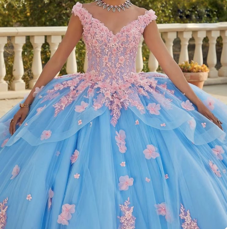 Prinzessin Ballkleid Bienke in Hellblau Rosa mit Blumen und Spitze