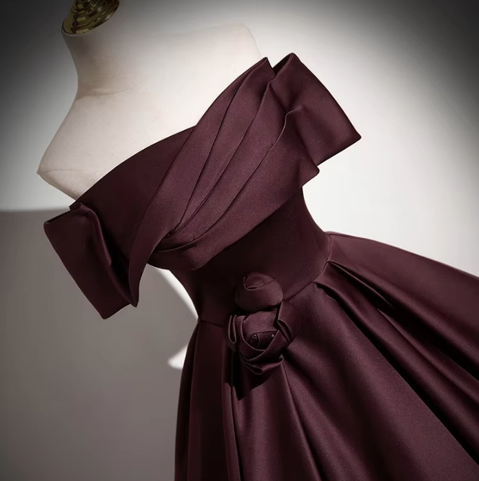 Schulterfreies Satin Ballkleid Chandra in Weinrot Dunkelrot