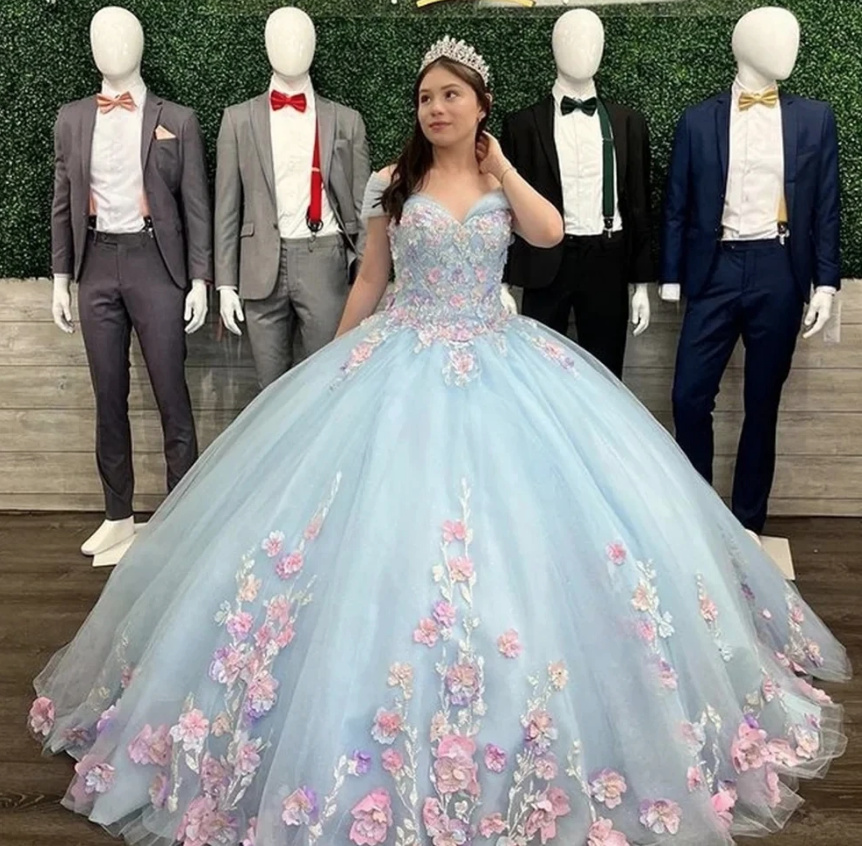 Schulterfreies Quinceanera Ballkleid Balthilde in Hellblau mit Blumen Spitze