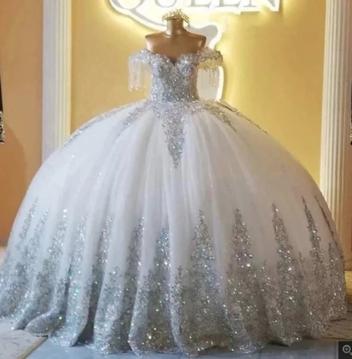 Prinzessin Glitzer Ballkleid Beverly mit Spitze Pailletten Applikationen in Weiß