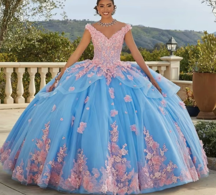 Prinzessin Ballkleid Bienke in Hellblau Rosa mit Blumen und Spitze