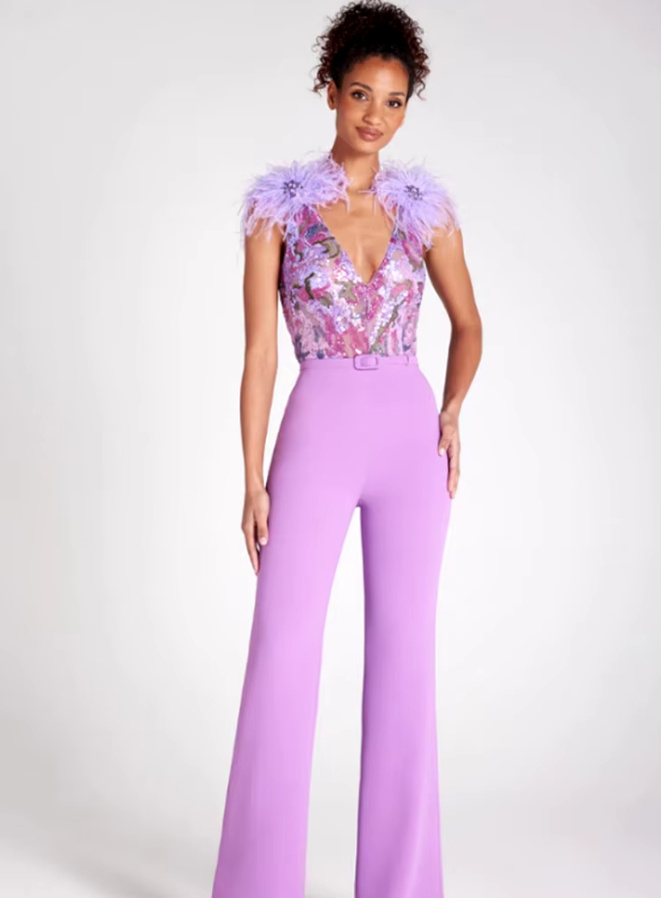 Eleganter Einteiler Jumpsuit Schmal Geschnitten in Lavendel Ärmellos