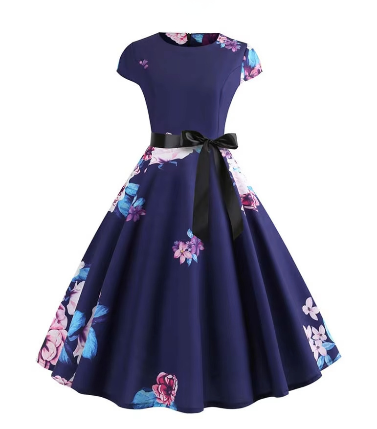 A Linie Vintage 60er Rockabilly Kleid Callisto Knielang Dunkellila mit Blumenmuster