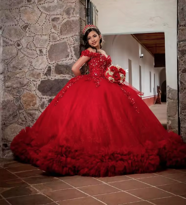 Schulterfreies Quinceanera Ballkleid Cindy in Rot mit Rüschen Strass und Spitze